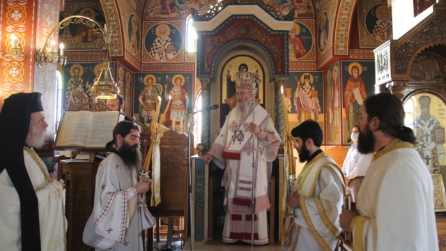 Ἀρχιερατικὴ θεία Λειτουργία, Ἅγιος Νεκτάριος, Πλατανίτης.