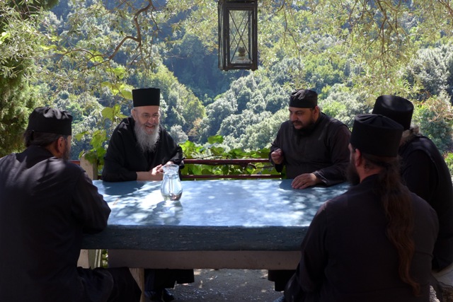 Προσκύνημα τοῦ Μητροπολίτου Ναυπάκτου κ. Ἱεροθέου στό Ἅγιον Ὄρος 