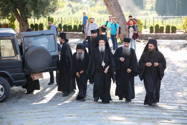 Προσκύνημα τοῦ Μητροπολίτου Ναυπάκτου κ. Ἱεροθέου στό Ἅγιον Ὄρος 